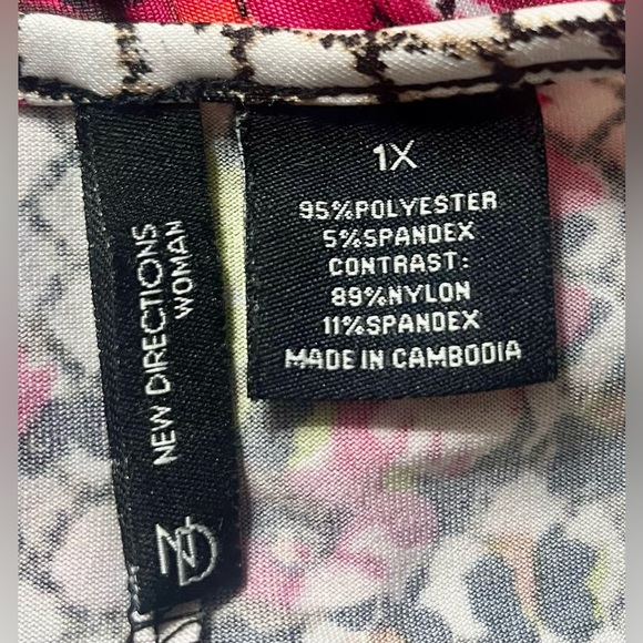 New Directions Asymmetrical Short Sleeve Blouse Size 1X - Picture 3 of 3